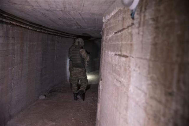 Afrin'de Teröristlerin Tam Teşekküllü Yer Altı Hastanesi Bulundu! İlk Yardım Malzemeleri ABD Malı Çıktı
