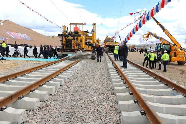 Ankara-Sivas YHT Projesi'nin İlk Ray Serim Töreni Gerçekleşti