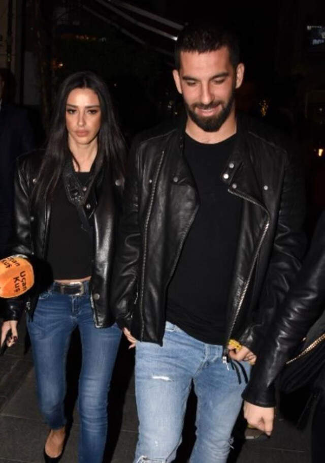 Arda Turan'dan Gazetecilere Çirkin Çıkış: Karımla Konuşuyorsun Kafanı, Gözünü Kırarım