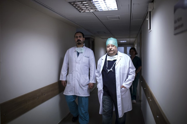 Dünyanın İlk ve Tek Robotik Beyin Ameliyatı Türkiye'de Gerçekleştirildi