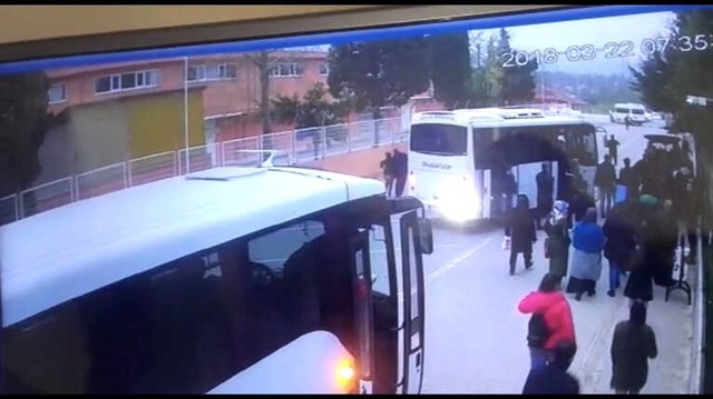 Genç Kız İşe Giderken Güpegündüz Kaçırıldı, Güvenlik Kamerası Anbean Kaydetti