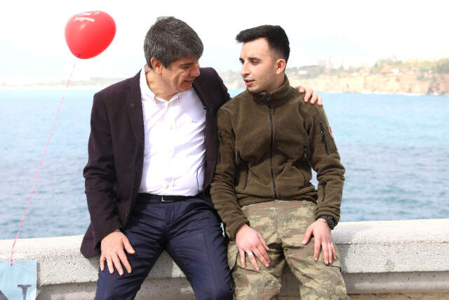 Komandonun Sürpriz Evlilik Teklifine Sürpriz Konuk! Menderes Türel'i Görünce Şok Oldu