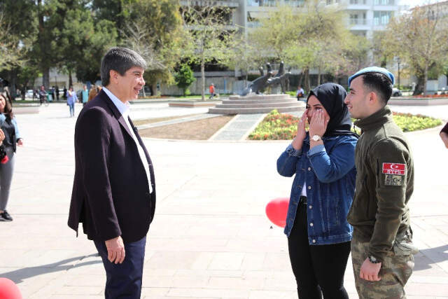 Komandonun Sürpriz Evlilik Teklifine Sürpriz Konuk! Menderes Türel'i Görünce Şok Oldu
