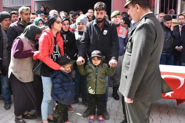 Şehit Uzman Çavuş'un Eşi Sorusuyla Yürek Dağladı: İkizlerini Kime Emanet Edeceksin