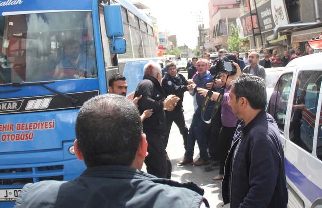 Aralarında Husumet Bulunan İki Grup Sokak Ortasında Çatıştı: 1 Ölü, 4 Yaralı