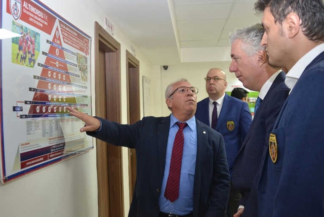 UEFA Gençlik Merkezi Başkanı John Delaney: Burada Bir Futbol Felsefesi Var