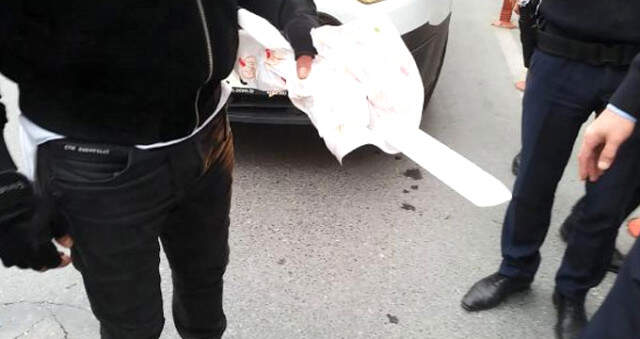 Beşiktaş'ta Restoranda Döner Bıçaklı Kavga Döner Bıçağıyla Saldırı Anı Kamerada! Kılıç Gibi Kullandı: 1 Yaralı