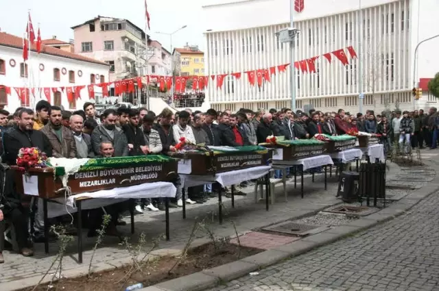 Denizli Yasta! Gölete Uçan Araçta Ölen 5 Gencin Cenaze Töreninde Gözyaşları Sel Oldu