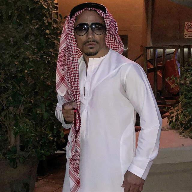 Dubai'de Yöresel Kıyafet Giyen Nusret'in Fotoğrafı, 20 Saatte 700 Bin Beğeni Aldı