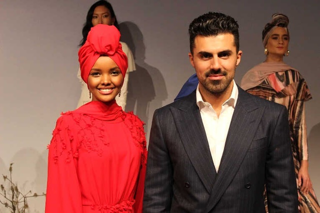 Dünyaca Ünlü Tesettürlü Top Model Halima Aden İstanbul'da Podyuma Çıktı