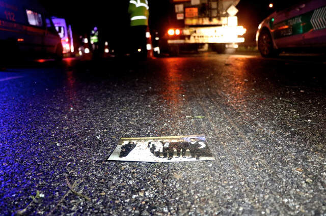 Güncelleme - Düğünden Dönen Aile Kaza Yaptı: 2 Ölü, 3 Yaralı Düğünden Dönüşte Feci Kaza! Aynı Aileden 2 Kişi Öldü, 3 Kişi Yaralandı