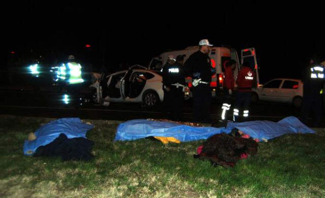 Kayseri'de Feci Kaza! Ambulans ile Otomobil Çarpıştı: 6 Ölü, 2 Yaralı