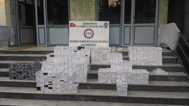 Minibüsün Gizli Bölmesinden 10 Bin 100 Paket Kaçak Sigara Çıktı
