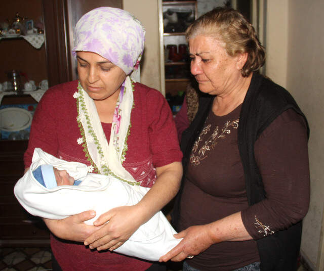Vicdansız Anne Yeni Doğmuş Bebeğini Çıplak Halde Çöplüğe Bıraktı