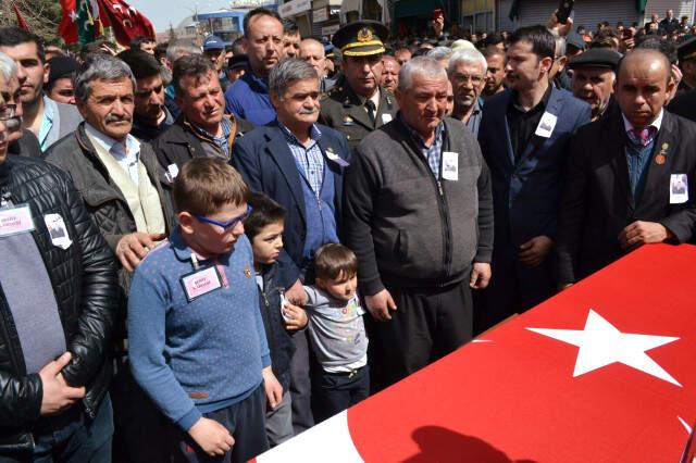 Afrin Şehidinin Annesi Feryadıyla Yürek Dağladı: Çatık Kaşlı Oğlum Benim, Nereye Gidiyorsun