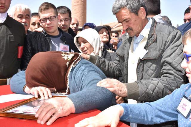 Afrin Şehidinin Annesi Feryadıyla Yürek Dağladı: Çatık Kaşlı Oğlum Benim, Nereye Gidiyorsun