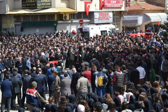 Afrin Şehidinin Annesi Feryadıyla Yürek Dağladı: Çatık Kaşlı Oğlum Benim, Nereye Gidiyorsun