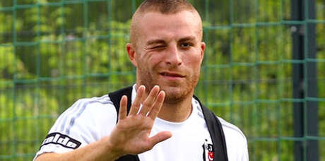 Beşiktaş'ta Gökhan Töre, Sahalara Dönüyor
