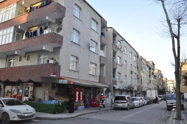 Hırsız Balkondan Girdi, Uyuyan Kadının Boynundan Kolyesini Kopardı! Kamera Kayıttaydı