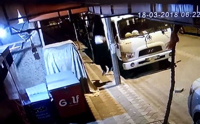 Hırsız Balkondan Girdi, Uyuyan Kadının Boynundan Kolyesini Kopardı! Kamera Kayıttaydı