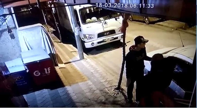 Hırsız Balkondan Girdi, Uyuyan Kadının Boynundan Kolyesini Kopardı! Kamera Kayıttaydı