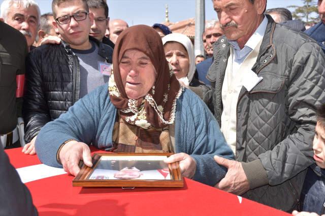 Afrin Şehidinin Annesi Feryadıyla Yürek Dağladı: Çatık Kaşlı Oğlum Benim, Nereye Gidiyorsun