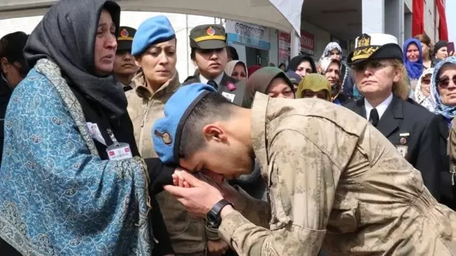 Samsun Şehidi İçin Saf Tuttu! Uzman Çavuş Samet'i Binler Uğurladı