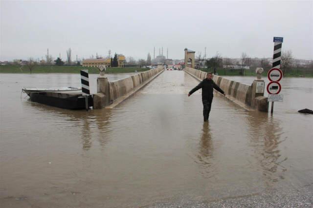 Bulgaristan Kapakları Açtı, Edirne'de Taşkın Alarmı! Tunca ve Meriç Köprüsü Trafiğe Kapatıldı