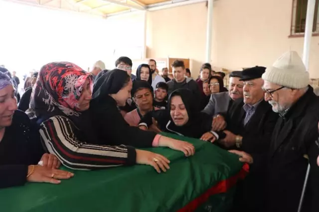 Kocası Katletmişti! Gül Gülizar'ın Tabutunu Kadınlar Omuzladı