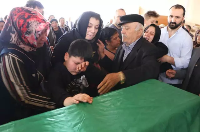 Kocası Katletmişti! Gül Gülizar'ın Tabutunu Kadınlar Omuzladı