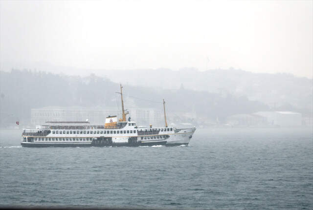 İstanbul'da Sis Kabusu! Görüş Mesafesi Düştü, Trafik Yavaşladı İstanbul'da Sis Kabusu! Görüş Mesafesi Düştü, Trafik Yavaşladı