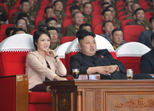 Kim Jong'un Eşi Çin Ziyaretinde Ortaya Çıktı! İşte Kuzey Korenin Gizemli First Lady'si