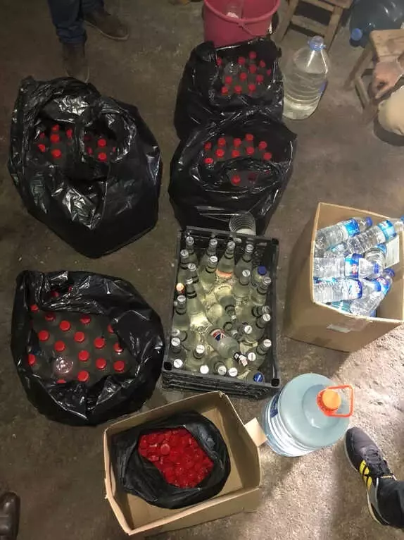 35 Bin Kişiyi Zehirlenecekti! Adana'da 5 Ton 235 Litre Sahte Rakı Ele Geçirildi