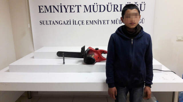 Çocuk Hırsızı Yakalayıp Önce İtiraf Ettirdiler Sonra Dövdüler, O Anlar Kameraya Kaydedildi