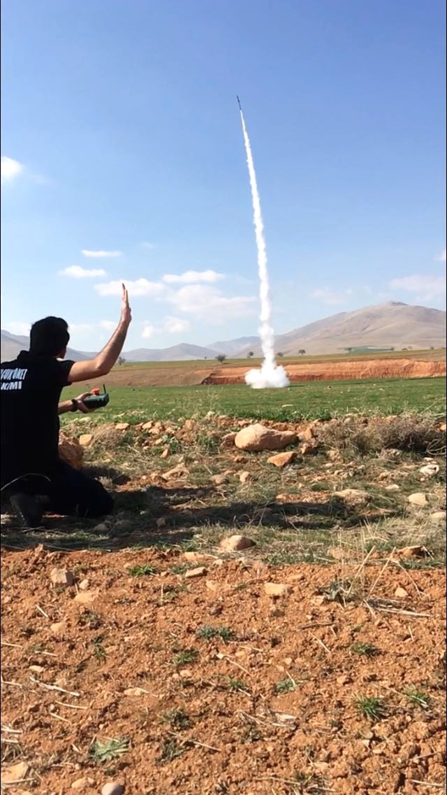 Türk Öğrenciler Geliştirilmiş Yerli Roket Yaptı, Deneme Atışı Başarılı Geçti