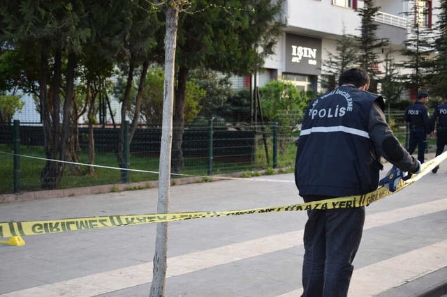 Malatyalı Baba, Hem Kızına Hem Parkta Buluştuğu Arkadaşlarına Kurşun Yağdırdı