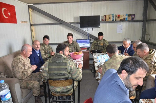 Bakan Soylu, Yüksekova'da Askeri Üs Bölgelerini Ziyaret Etti