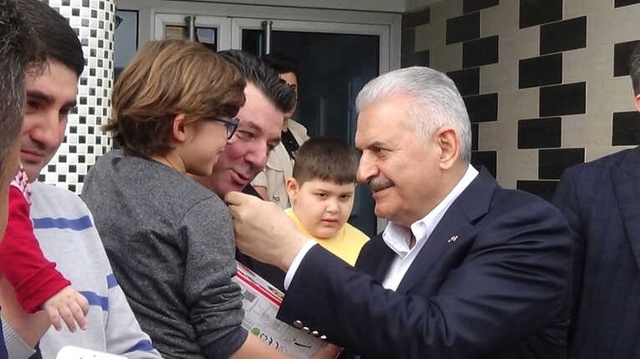 Başbakan'dan Öğrencisi Tarafından Öldürülen Okul Müdürünün Ailesine Taziye Ziyareti