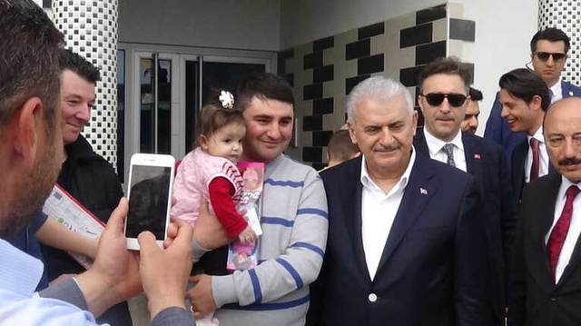 Başbakan'dan Öğrencisi Tarafından Öldürülen Okul Müdürünün Ailesine Taziye Ziyareti