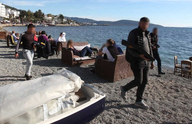 Bodrum Sahillerini Hanutçulardan Sonra İşportacılar Sardı