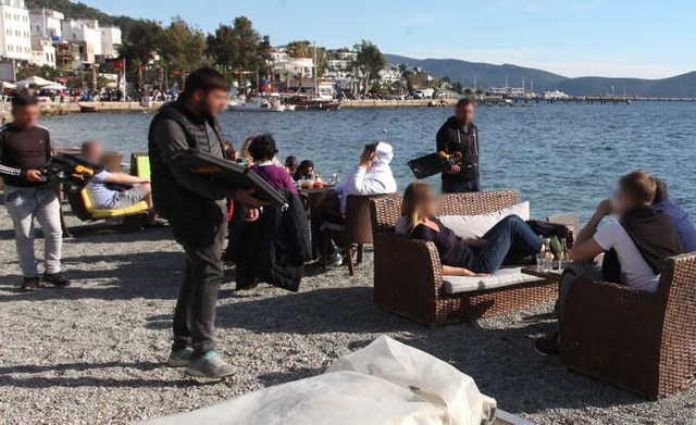 Bodrum Sahillerini Hanutçulardan Sonra İşportacılar Sardı