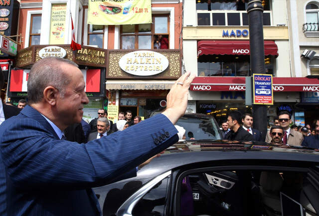 Erdoğan, Eşiyle Birlikte Sultanahmet'teki Tarihi Köftecide Yemek Yedi