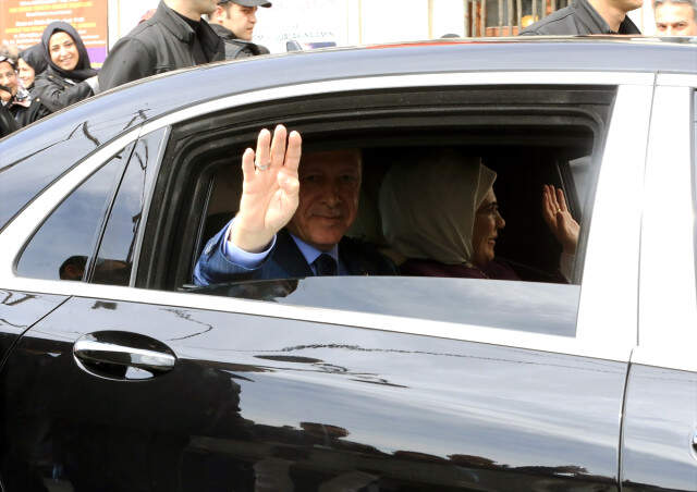 Erdoğan, Eşiyle Birlikte Sultanahmet'teki Tarihi Köftecide Yemek Yedi