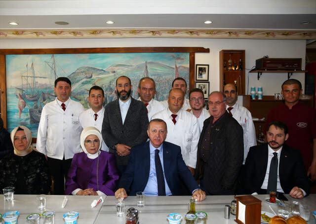 Erdoğan, Eşiyle Birlikte Sultanahmet'teki Tarihi Köftecide Yemek Yedi