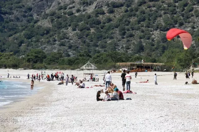 Fethiye'de Deniz Sıcaklığı Arttı Turistler Soluğu Sahilde Aldı