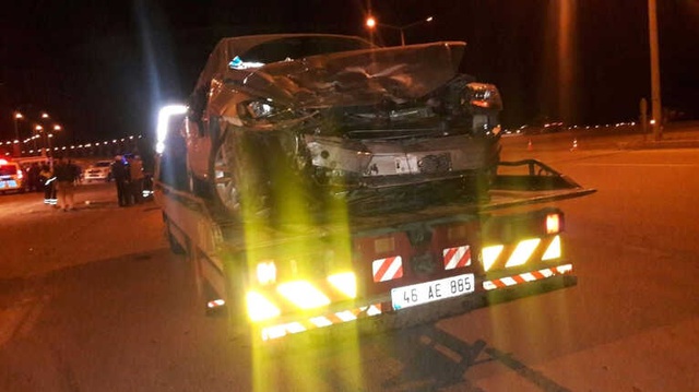 Mucize Kurtuluş! İkiye Bölünen Araçtan Sağ Çıktılar