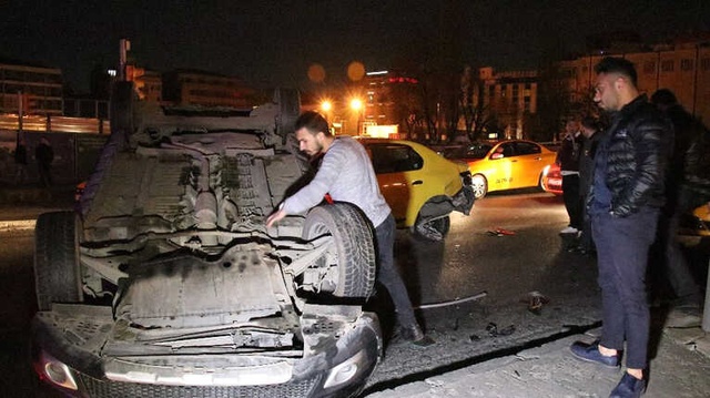 Ehliyetsiz Sürücü Takla Attığı Araçtan Burnu Bile Kanamadan Çıktı