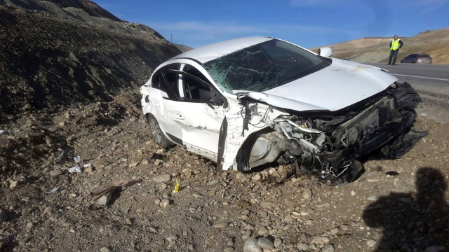 Erzurum'da İki Otomobil Kafa Kafaya Çarpıştı: 6 Yaralı