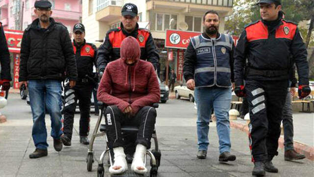 Kahramanmaraş Polisten Kaçarken 2 Ayağını Kıran Şüpheli, Yine Hırsızlıktan Gözaltına Alındı Polisten Kaçarken 2 Ayağını Kırmıştı, Akıllanmadı Yine Hırsızlık Yaptı