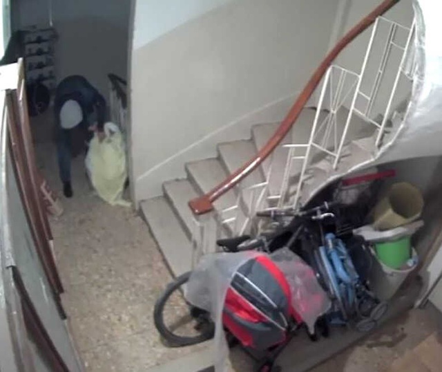 Güvenlik Kamerasına Aldırmadı, Bütün Apartmanı Soydu!